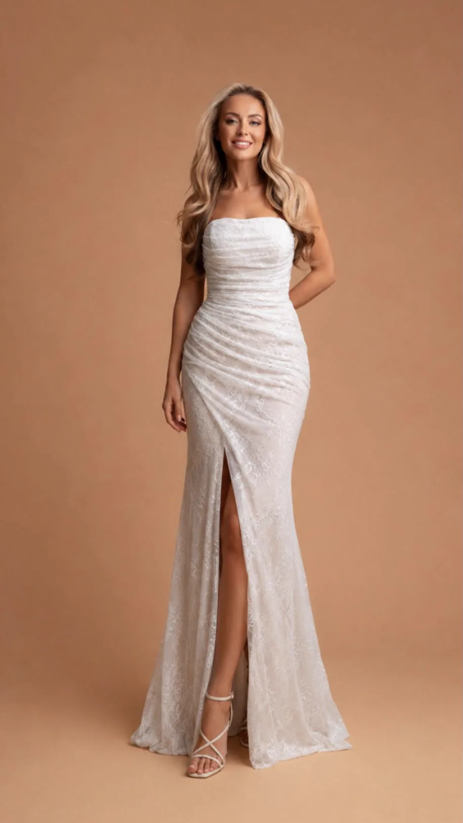 Cremeweißes Spitzen-Abendkleid im Meerjungfrauen-Schnitt