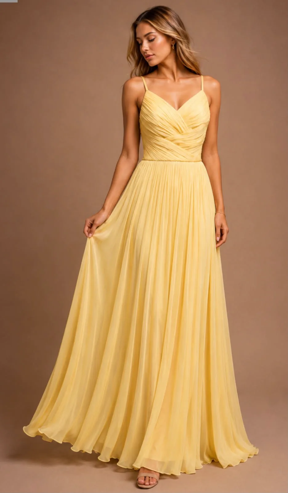 Fließendes Abendkleid in Pastellgelb mit Chiffonrock