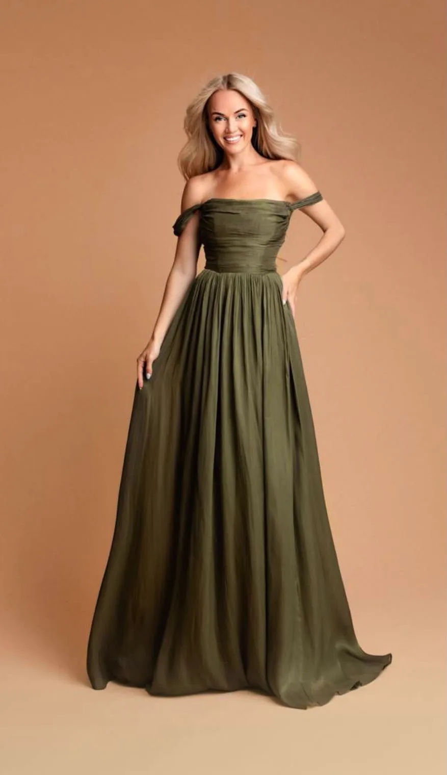 Olivgrünes Abendkleid mit Off-Shoulder-Ärmeln